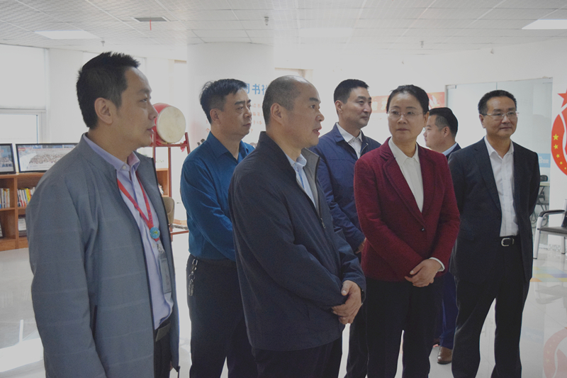 熱烈歡迎河南省委統(tǒng)戰(zhàn)部副部長梁險(xiǎn)峰一行蒞臨安陽青峰網(wǎng)絡(luò)調(diào)研社會(huì)階層工作！
